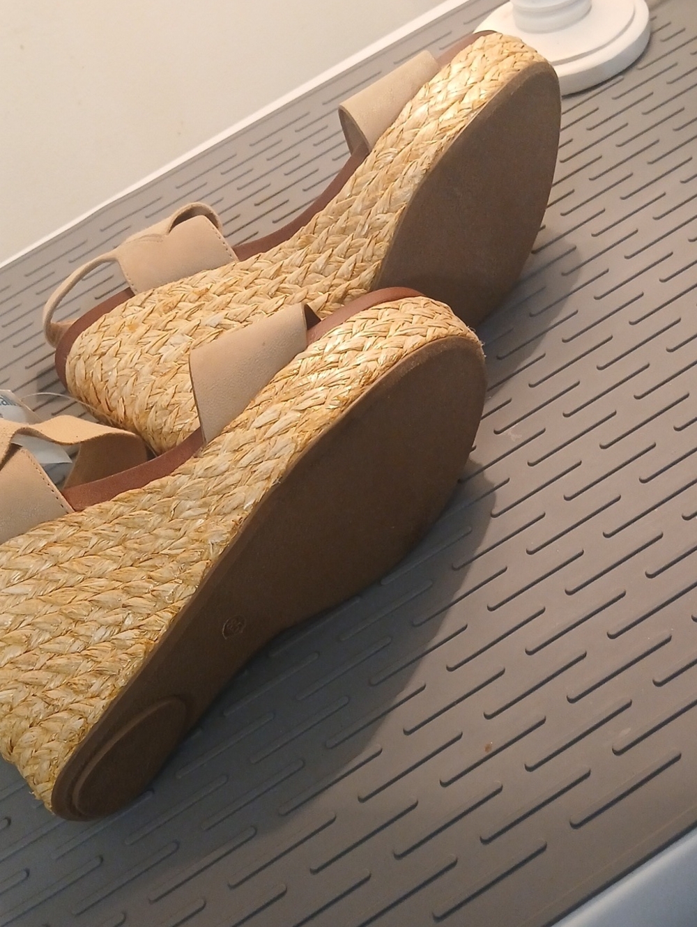 ​MIA Tan Elastic Strap Espadrille Wedge Platform Sandals Size 8.5 - Picture 9 of 10